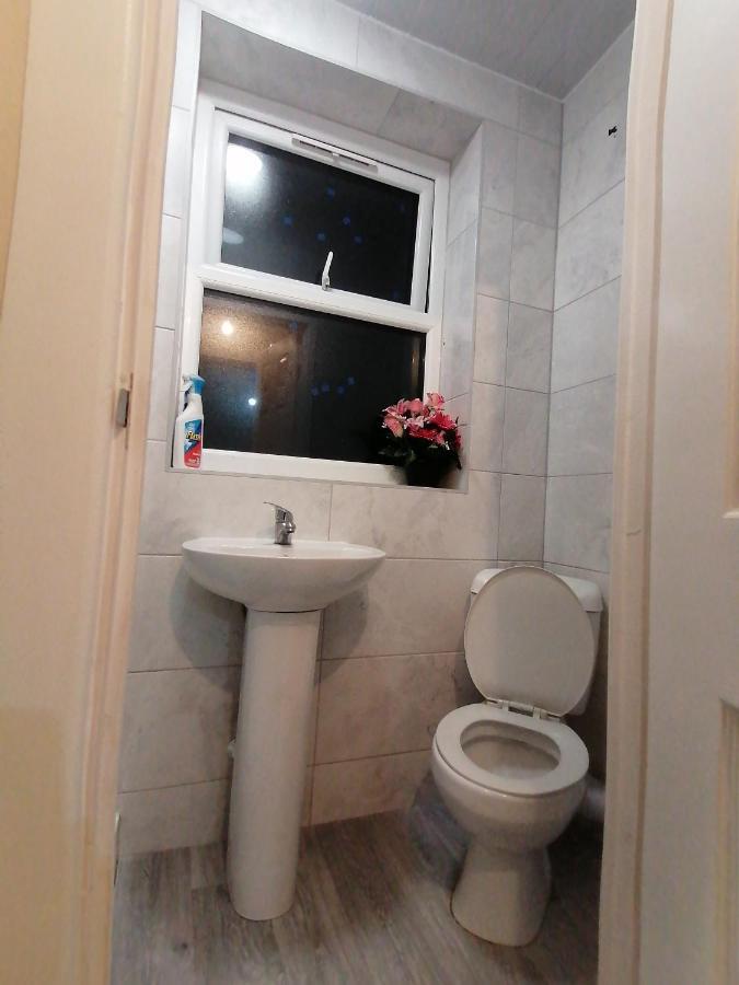 Self-Contained Studio Flat Bathrooms Kitchens Upgrade Locations To City Centre 15 Minutes Walking Distance Nottingham Universities Queen Hospitals City Hospitals Exterior photo