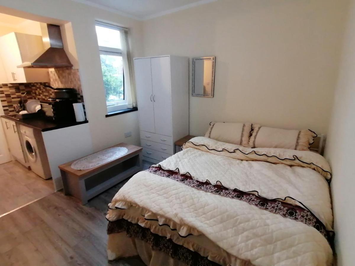 Self-Contained Studio Flat Bathrooms Kitchens Upgrade Locations To City Centre 15 Minutes Walking Distance Nottingham Universities Queen Hospitals City Hospitals Exterior photo